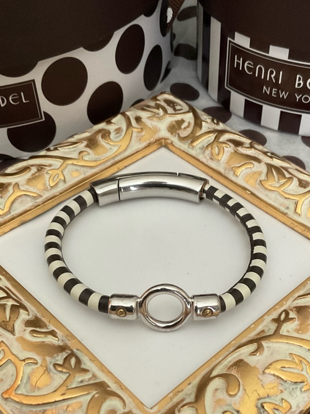 EUC Henri Bendel Bracelet with Magnetic Clasp